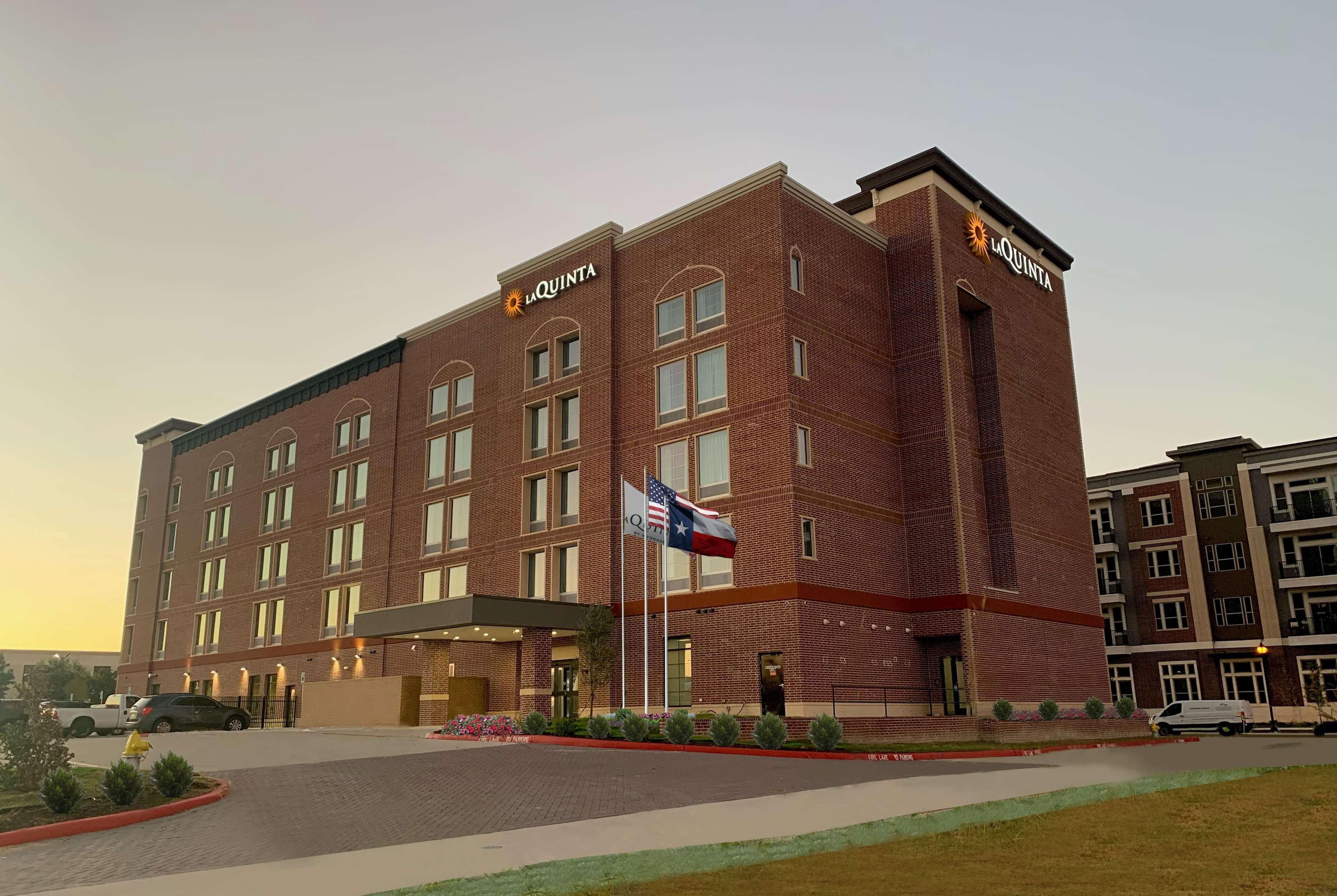 La Quinta Inn & Suites By Wyndham Dallas - Frisco Stadium Exterior foto