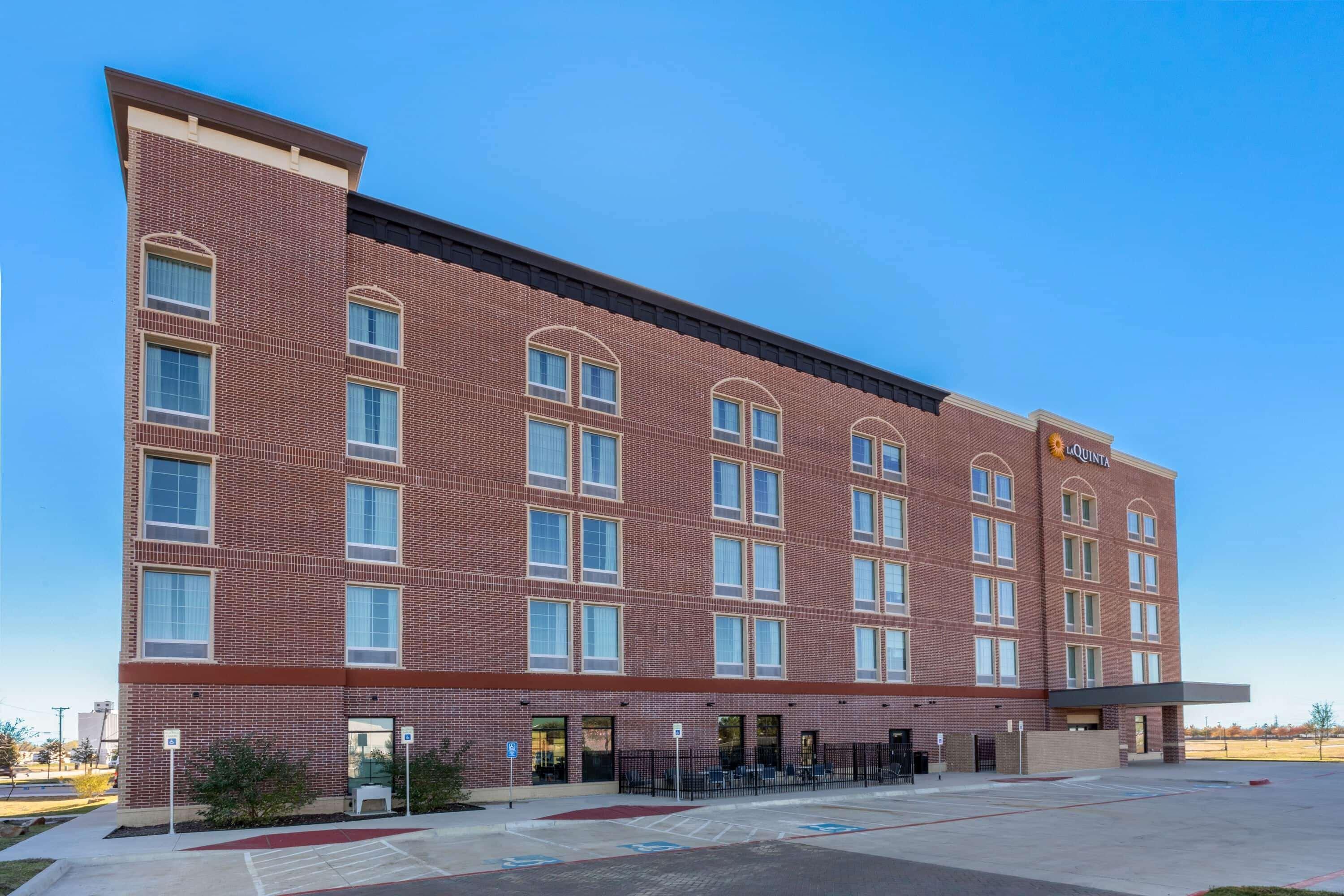 La Quinta Inn & Suites By Wyndham Dallas - Frisco Stadium Exterior foto